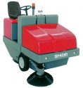 IS115 – IS120 Dizel Motorlu Süpürme Makinası Sürücülü